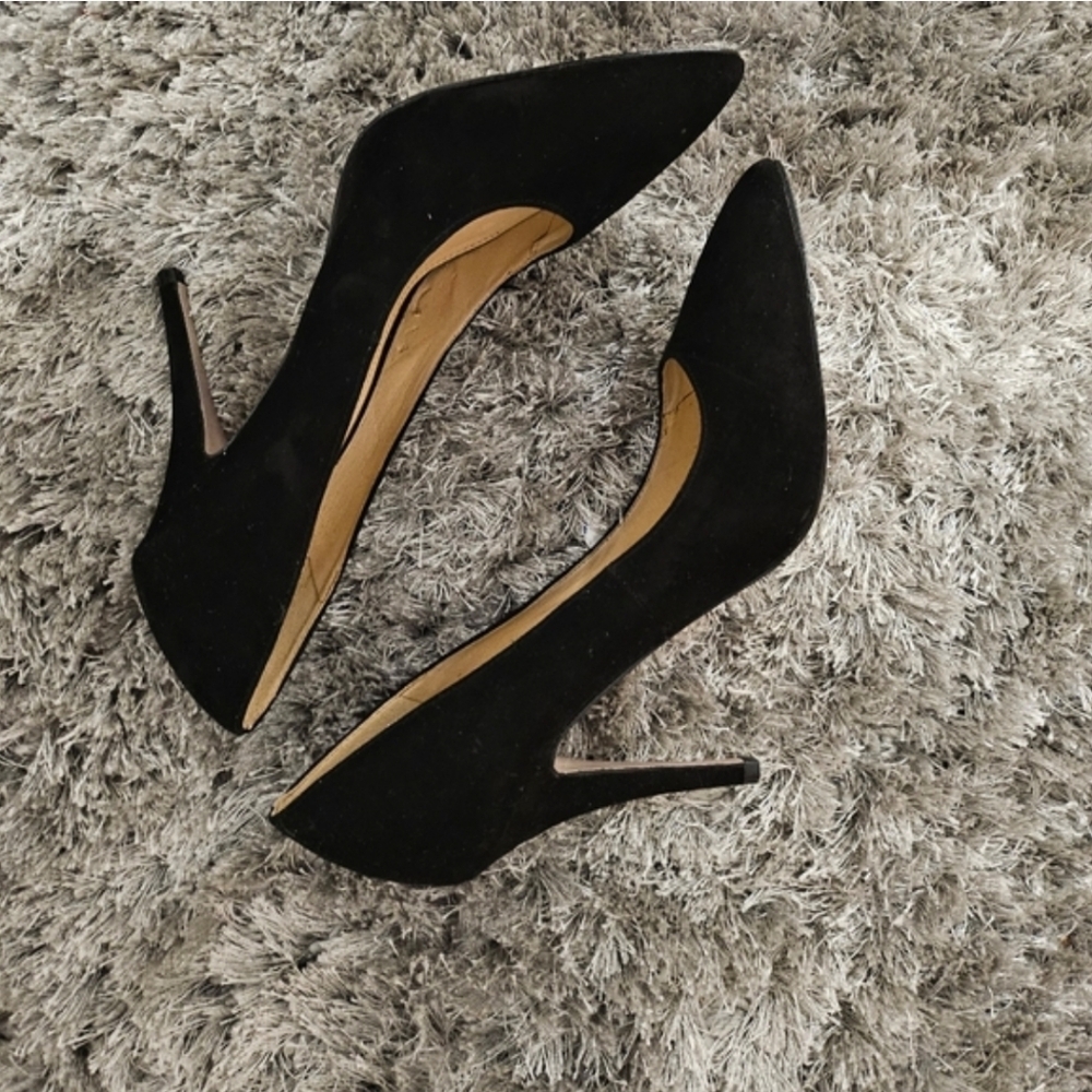 New Black pumps